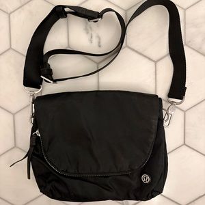 lululemon crossbody bag